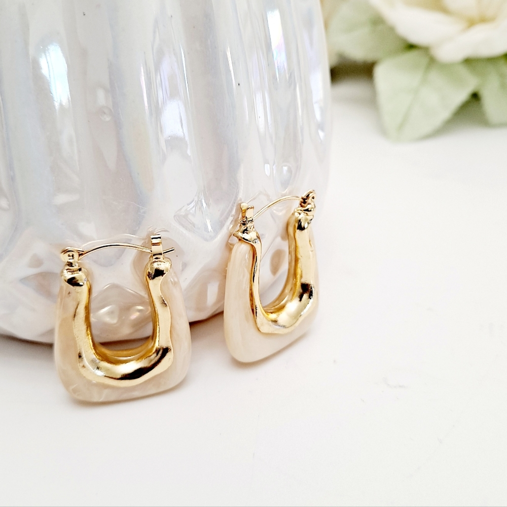 Chunky Gold Cream Resin U-Shaped Hoop Earrings Geometric Modern Statement ๐ - Picture 7 of 9